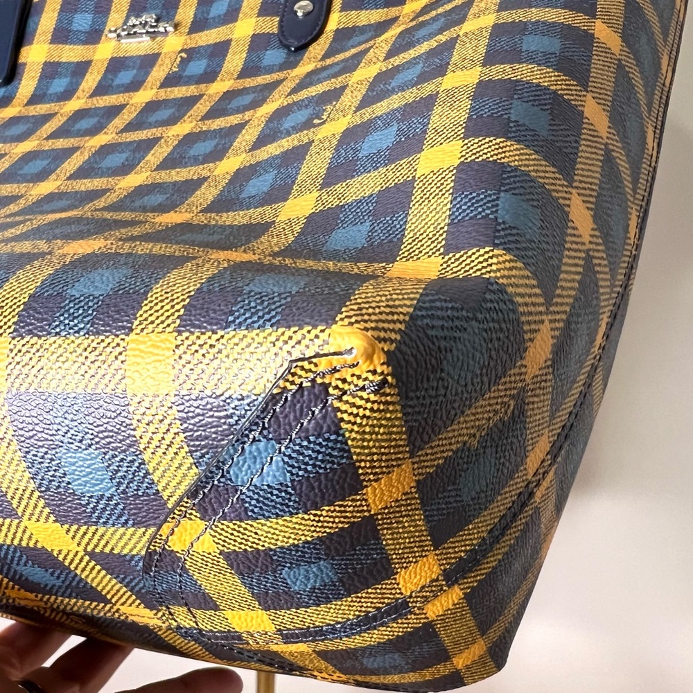 Coach Reversible City Tote  Gingham Print Navy  Yellow RARE Excellent Condition - Picture 4 of 13